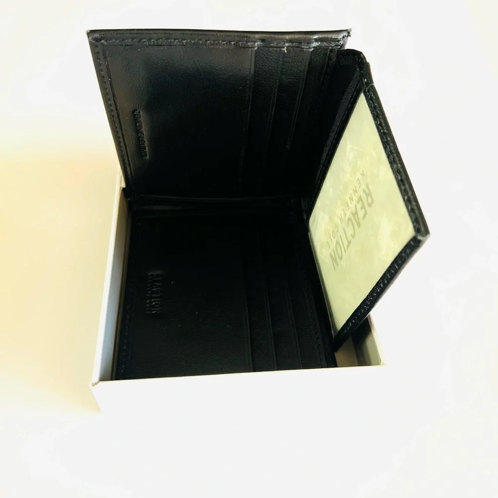 Kenneth Cole Reaction Black Leather Card Holder Wallet - Picture 3 of 3